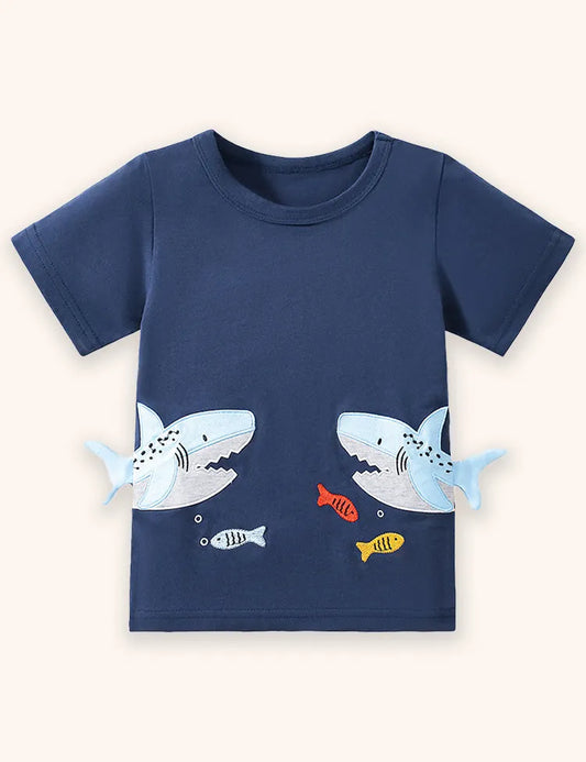 T-shirt con applicazione di squalo