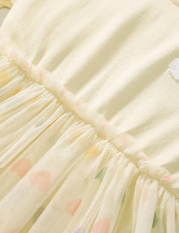 Flauschiges Tüllkleid mit Regenbogen-Herz-Applikation