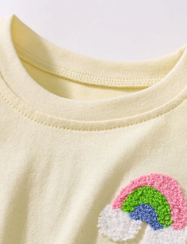 Flauschiges Tüllkleid mit Regenbogen-Herz-Applikation