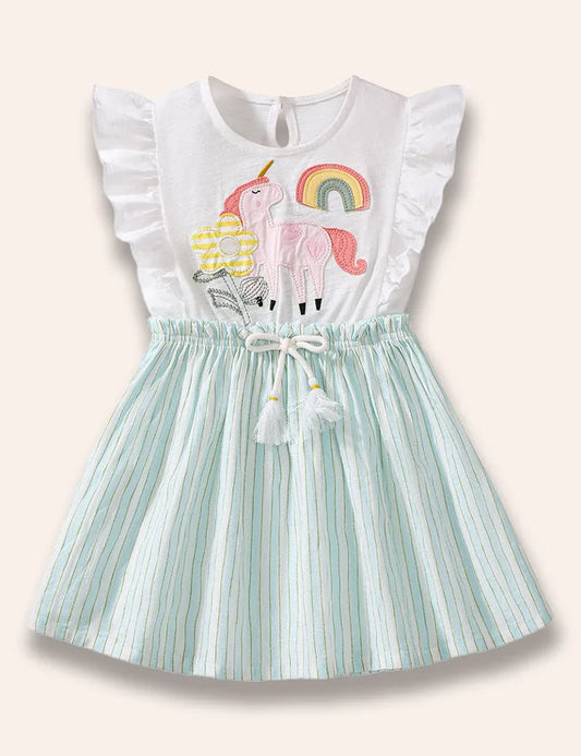 Ärmelloses Kleid mit Rüschen und Regenbogen-Einhorn-Applikation