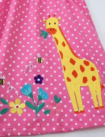 Kleid mit Blumen-Giraffen-Applikation und Punkten