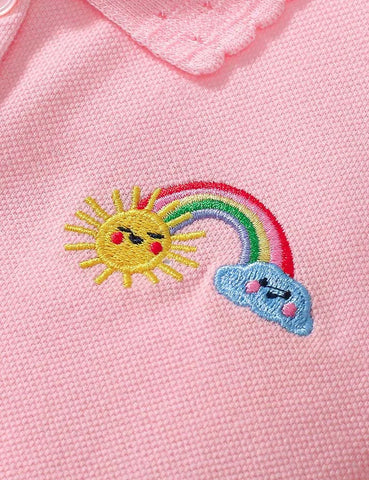 Kleines Kleid mit Regenbogenstickerei