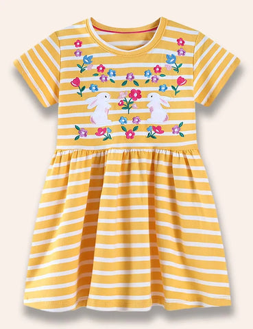 Gestreiftes Kleid mit Osterhasen-Applikation