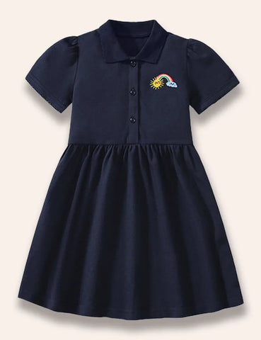 Kleines Kleid mit Regenbogenstickerei