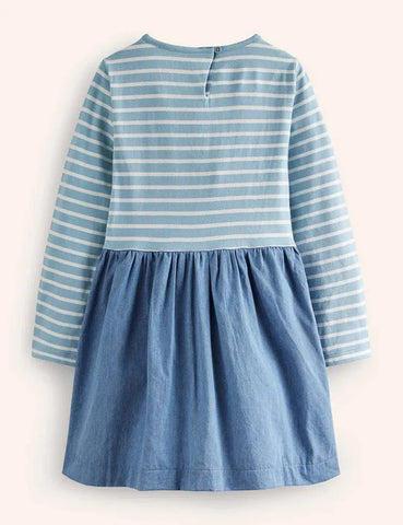 Gestreiftes Kleid mit Pony-Applikation