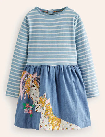 Gestreiftes Kleid mit Pony-Applikation