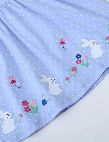 Gepunktetes Kleid mit Hasen-Applikation