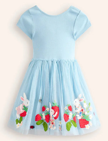 Tüllkleid mit Hasen- und Erdbeerapplikation