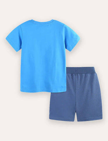 Set aus Kurzarm-T-Shirt und Shorts mit Cartoon-Hai-Print