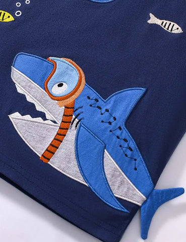 Kurzarm-T-Shirt- und Shorts-Set mit Hai-Print