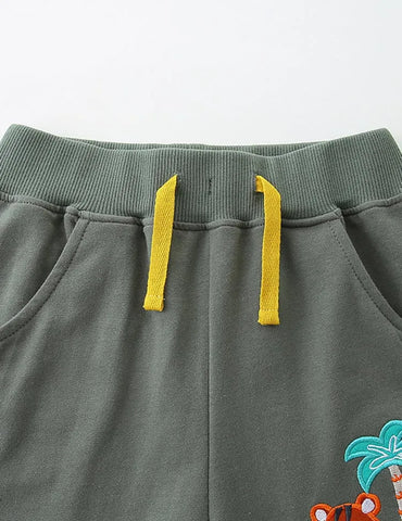 Shorts mit Cartoon-Tiger-Stickerei