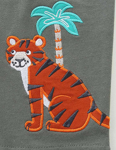 Shorts mit Cartoon-Tiger-Stickerei