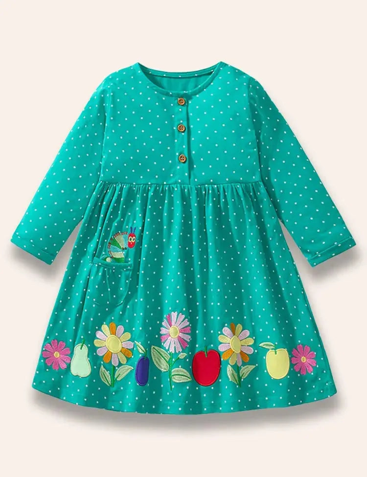 Idyllisches Kleid mit Raupenstickerei
