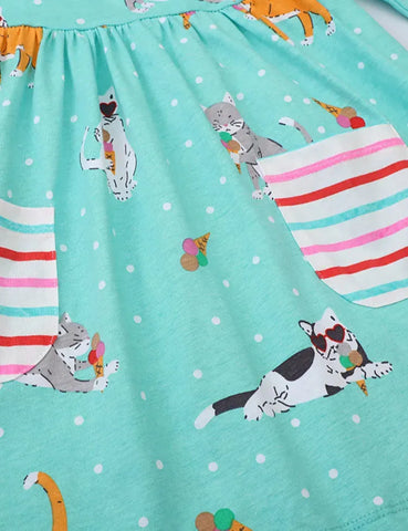Kleid mit Eiskatzen-Print und Tasche