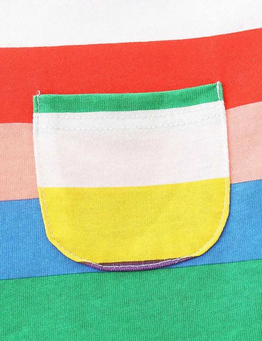 Kleid mit Regenbogenstreifen