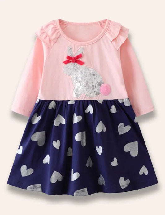 Abito punteggiato di cuori di coniglio con paillettes