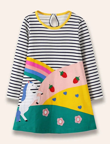 Kleid mit Regenbogen‑Einhorn‑Applikation und Streifen