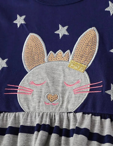 Pailletten-Prinzessinnenkleid mit Häschen- und Sternmotiv