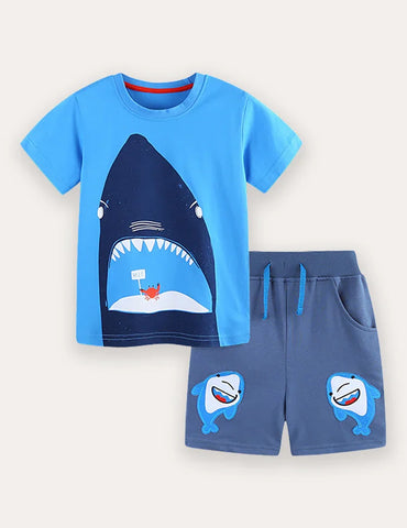 Set aus Kurzarm-T-Shirt und Shorts mit Cartoon-Hai-Print
