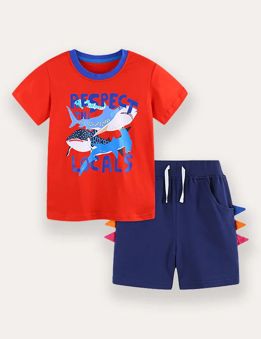 Set maglietta e pantaloncini con stampa squalo