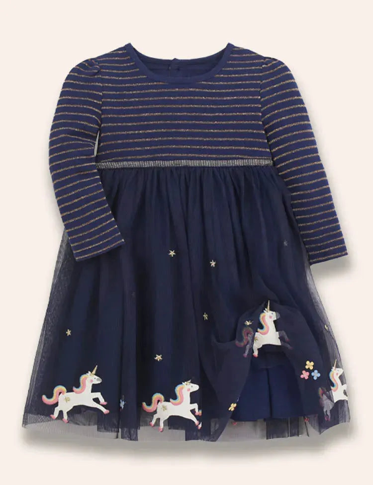 Gestreiftes Tüllkleid mit Einhorn-Applikation und Sternen