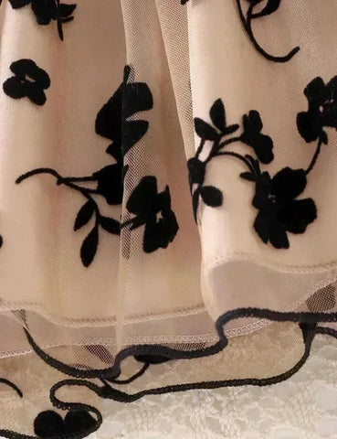 Elegantes Blumen-Tüllkleid mit Rüschen