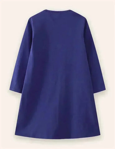 Niedliches Kleid Mit Elfenapplikation Und Langen Ärmeln