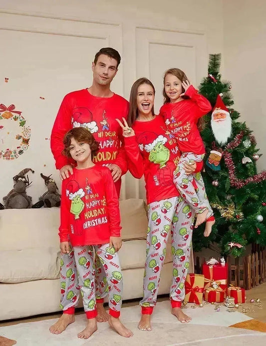 Pigiama coordinato per tutta la famiglia con stampa di mostri natalizi