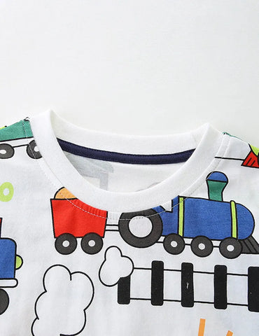 T-shirt a maniche corte con stampa di treni carini