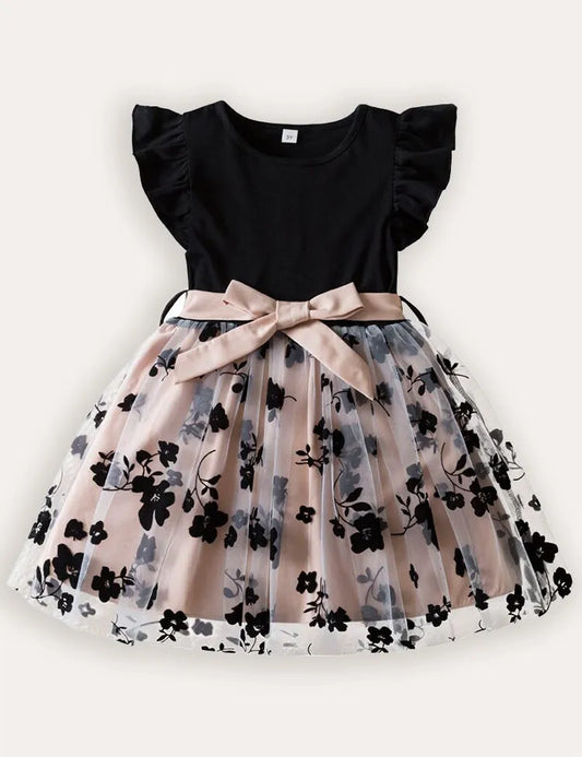 Robe en tulle à manches volantées et broderies de fleurs